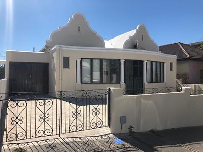 House For Sale in Woodstock Upper, Cape Town
