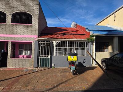 House For Sale in Zonnebloem, Cape Town
